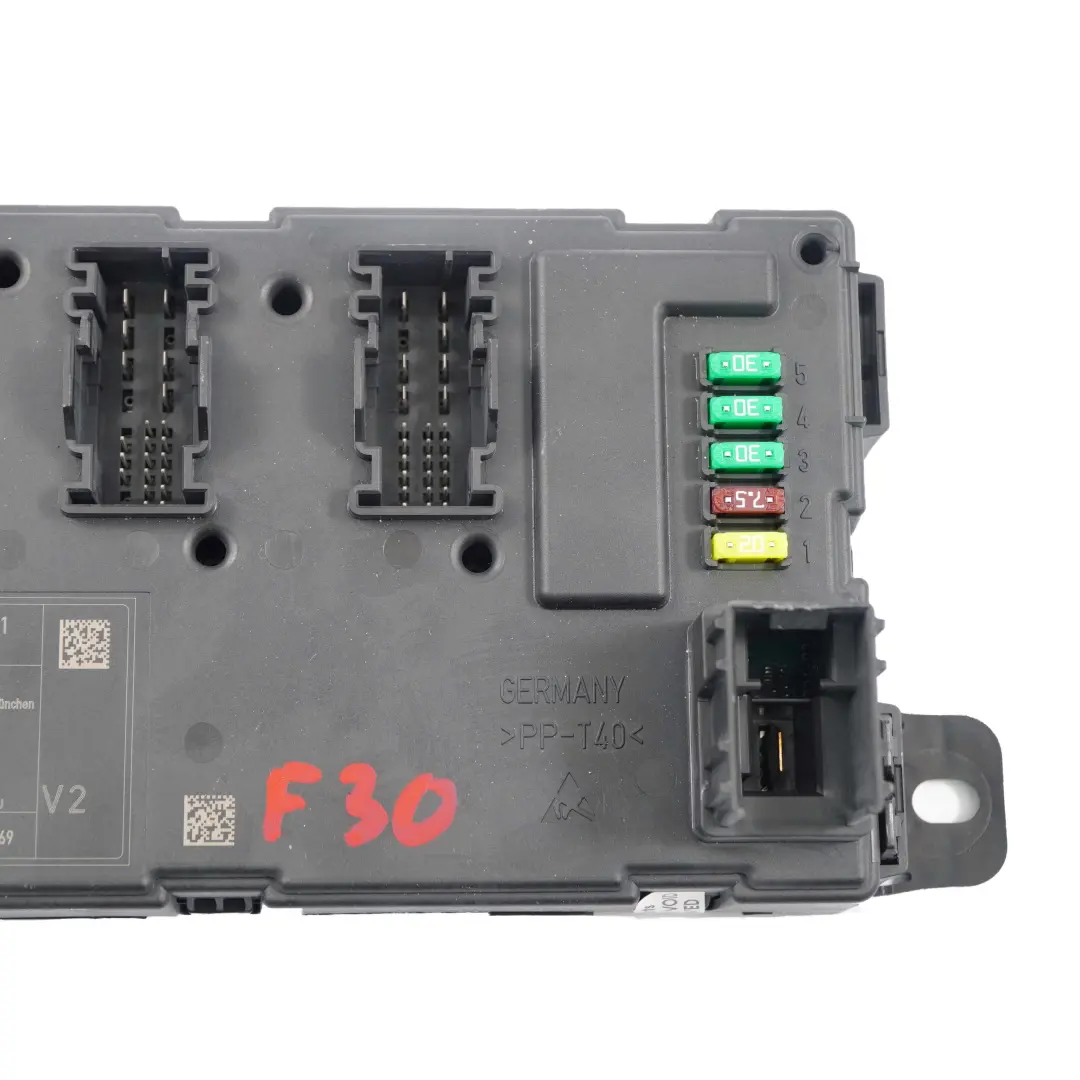 REM Modulo Electronico Trasero Caja Fusibles Unidad Control V2 para BMW F30 con número de pieza 9317174 BMW F30 REM Modulo Electronico Trasero Caja Fusibles Unidad Control V2 - SKU 9317174 - Número de pieza 9317174