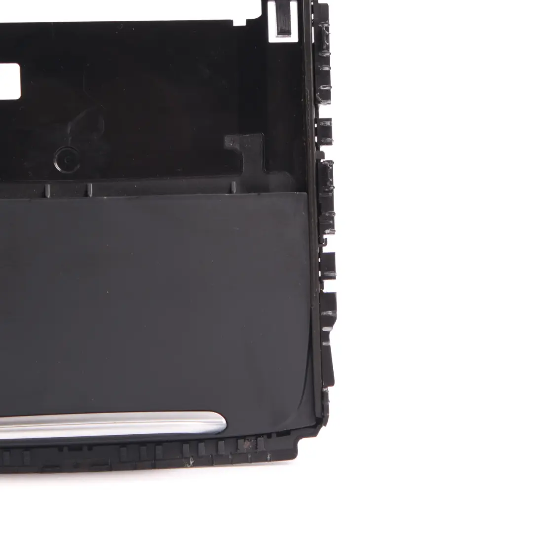 Portavasos Bebida Consola Tapa Delantera Negro 8293900 para BMW F30 F31 F36 LCI con número de pieza 9323676 BMW F30 F31 F36 LCI Portavasos Bebida Consola Tapa Delantera Negro 8293900 - SKU 9323676 - Número de pieza 9323676