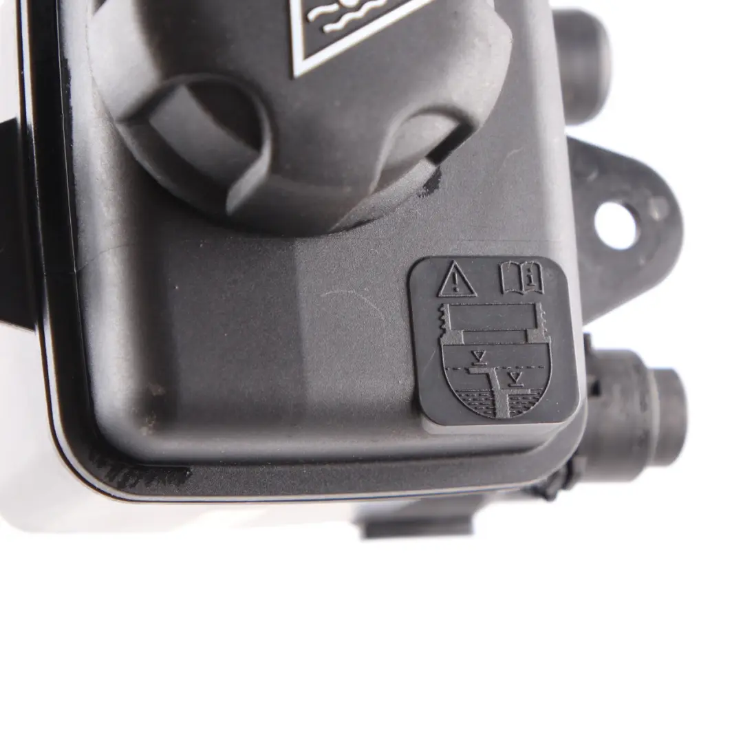 Zbiornik Wyrównawczy Płynu Chłodniczego do BMW i3 I01 Hybrid o numerze 9327150 BMW i3 I01 Hybrid Zbiornik Wyrównawczy Płynu Chłodniczego - SKU 9327150-1 - Numer Części 9327150