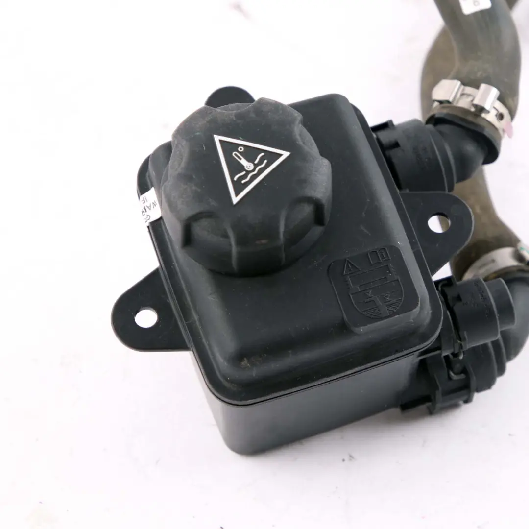 Vaso Di Espansione Hybrid Electric Radiator Bottle Petrol per BMW I3 I01 con numero di parte 9327150 BMW I3 I01 Vaso Di Espansione Hybrid Electric Radiator Bottle Petrol - SKU 9327150 - Numero di parte 9327150