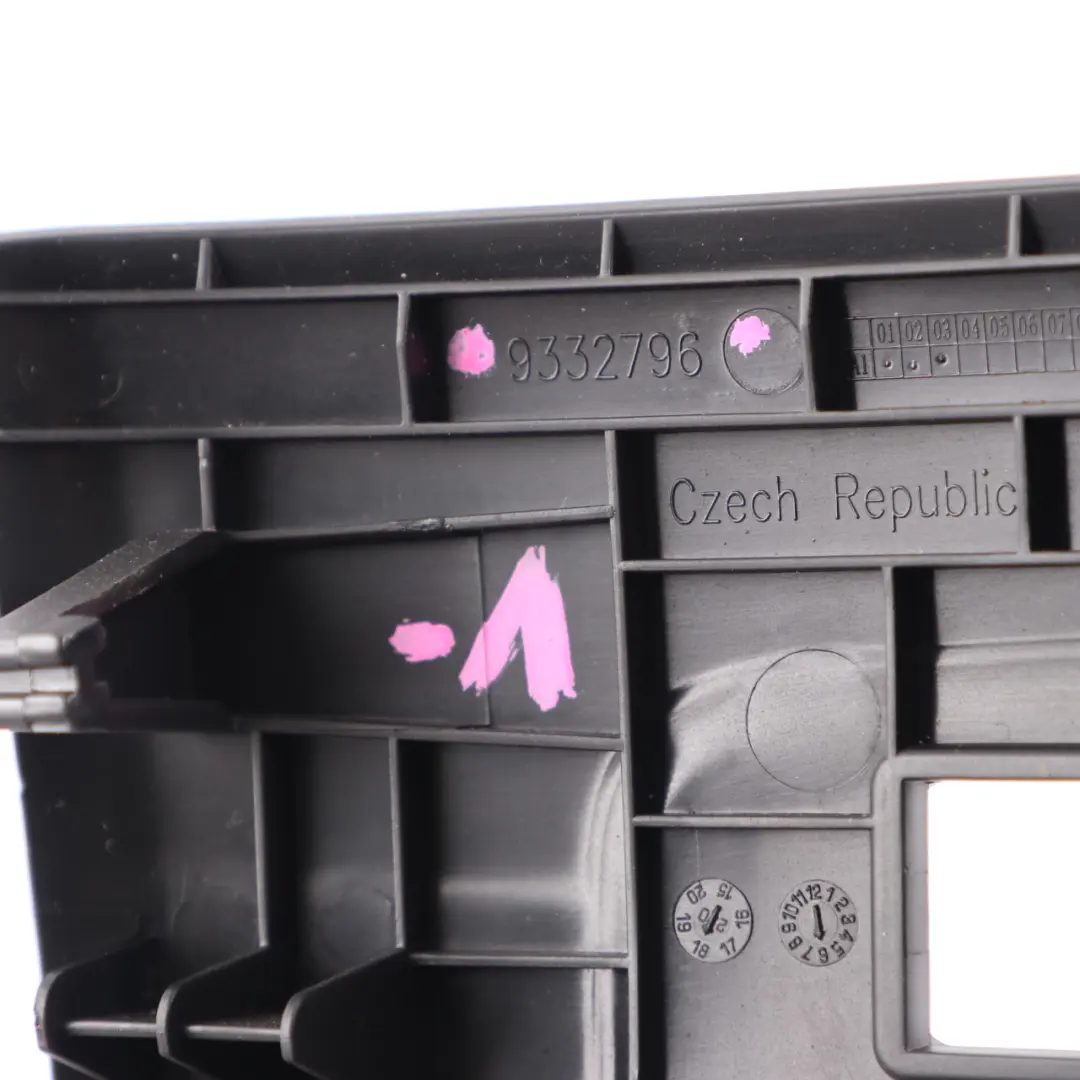 Dasboard Trim Centre Média Prise Panneau Abdeckung pour Mini Countryman F60 à propos du numéro de pièce 9332796 Mini Countryman F60 Dasboard Trim Centre Média Prise Panneau Abdeckung - SKU 9332796-1 - Numéro de pièce 9332796