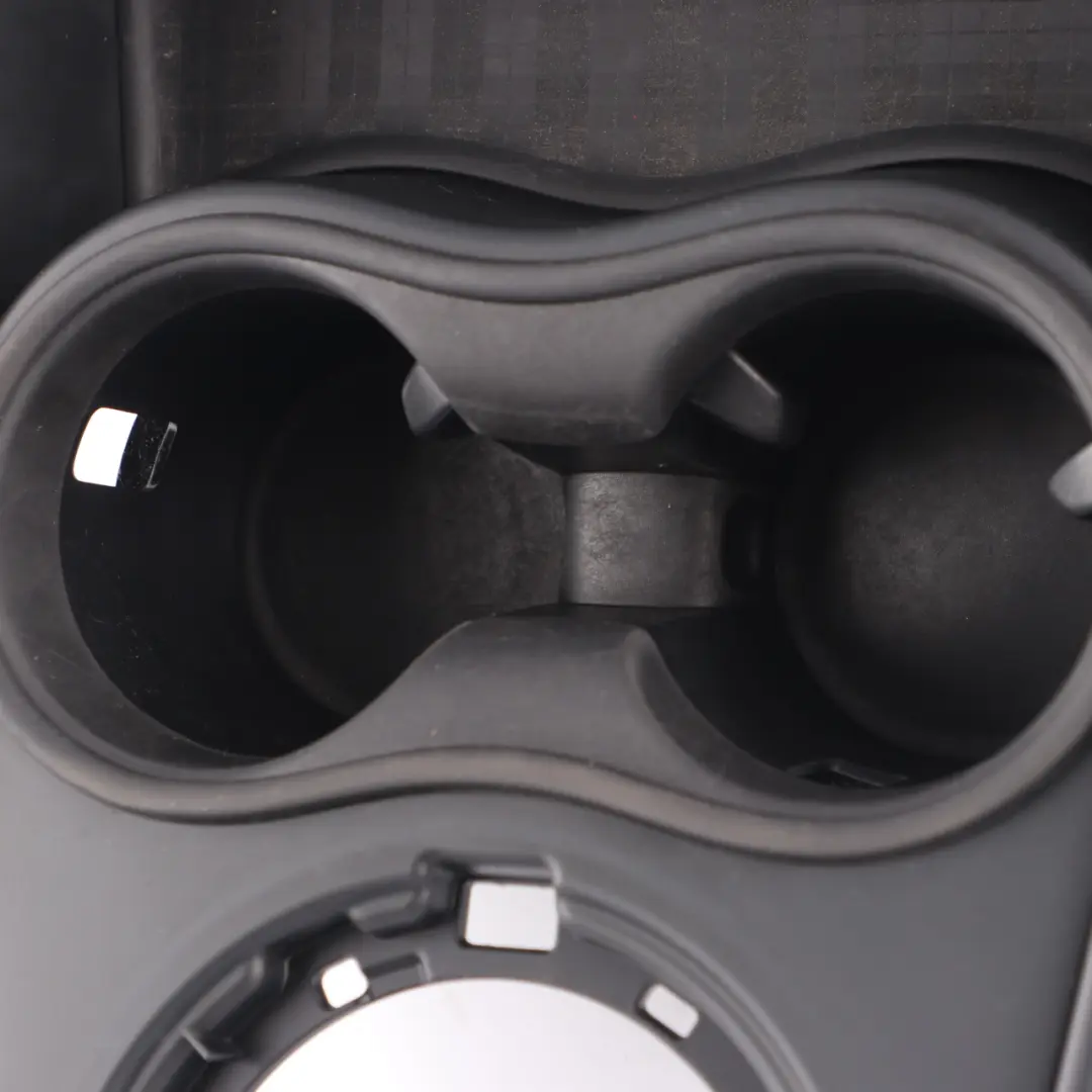 Mittelkonsole Verkleidung Getränkehalter Schwarz 9333407 für Mini F60 mit Teilenummer 9333407 Mini F60 Mittelkonsole Verkleidung Getränkehalter Schwarz 9333407 - SKU 9333408-1 - Teilenummer 9333407