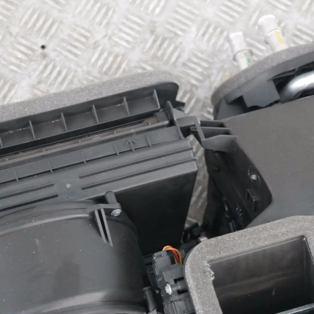 Complete Heater Radiator Matrix Unit to BMW Z4 Series E89 Convertible Roadster with Part number 9335270 BMW Z4 Series E89 Convertible Roadster Complete Heater Radiator Matrix Unit - SKU 9335270 - Part number 9335270