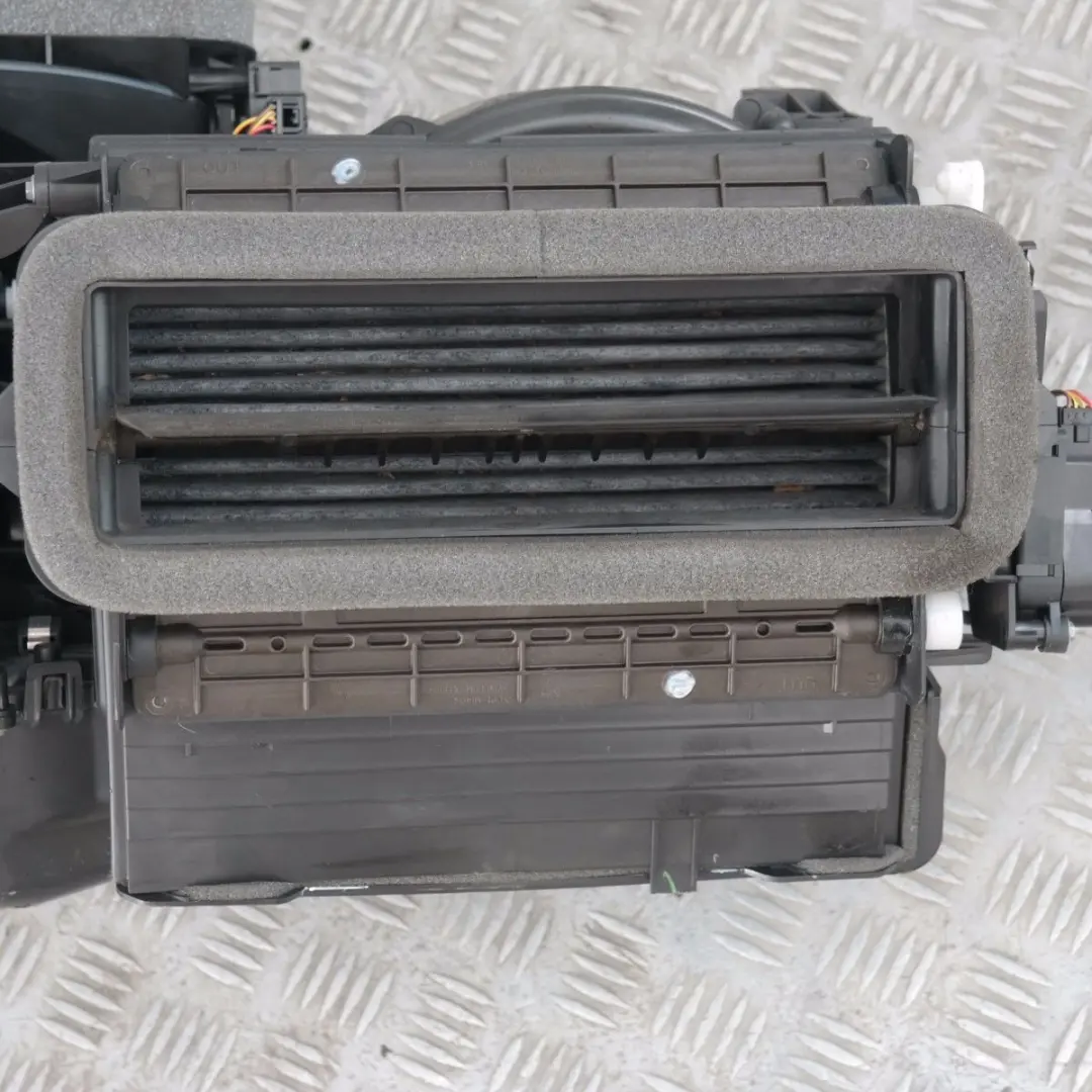 Complete Heater Radiator Matrix Unit to BMW Z4 Series E89 Convertible Roadster with Part number 9335270 BMW Z4 Series E89 Convertible Roadster Complete Heater Radiator Matrix Unit - SKU 9335270 - Part number 9335270