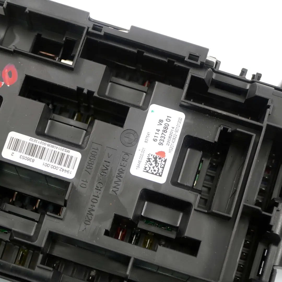 Caja De fusibles De distribucion el?ctrica trasera para BMW F20 F22 F30 con número de pieza 9337880 BMW F20 F22 F30 Caja De fusibles De distribucion el?ctrica trasera - SKU 9337880 - Número de pieza 9337880