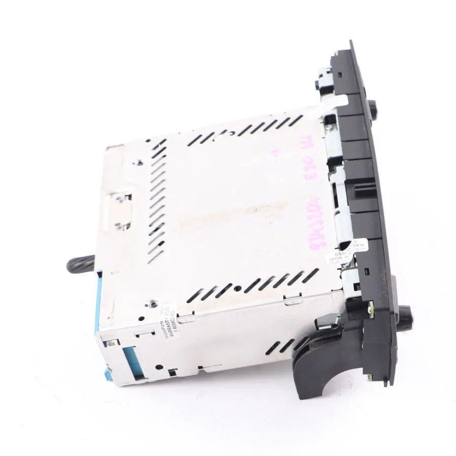 Radio CD Professional Bluetooth to BMW 1 3 E81 E87 E90 E91 E92 LCI with Part number 9243919 BMW 1 3 E81 E87 E90 E91 E92 LCI Radio CD Professional Bluetooth - SKU 9343204 - Part number 9243919