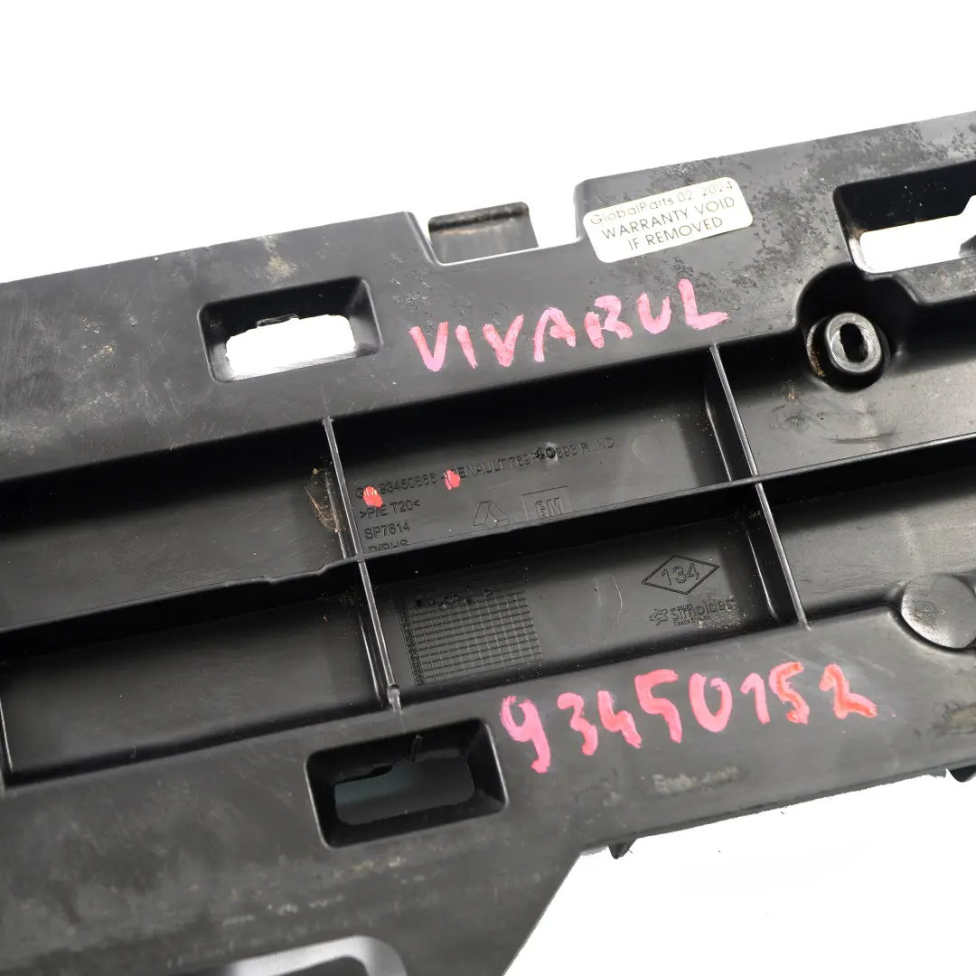 Staffa piastra gradino anteriore destro montaggio per Renault Trafic Vivaro con numero di parte 93450866 Renault Trafic Vivaro Staffa piastra gradino anteriore destro montaggio - SKU 93450866 - Numero di parte 93450866