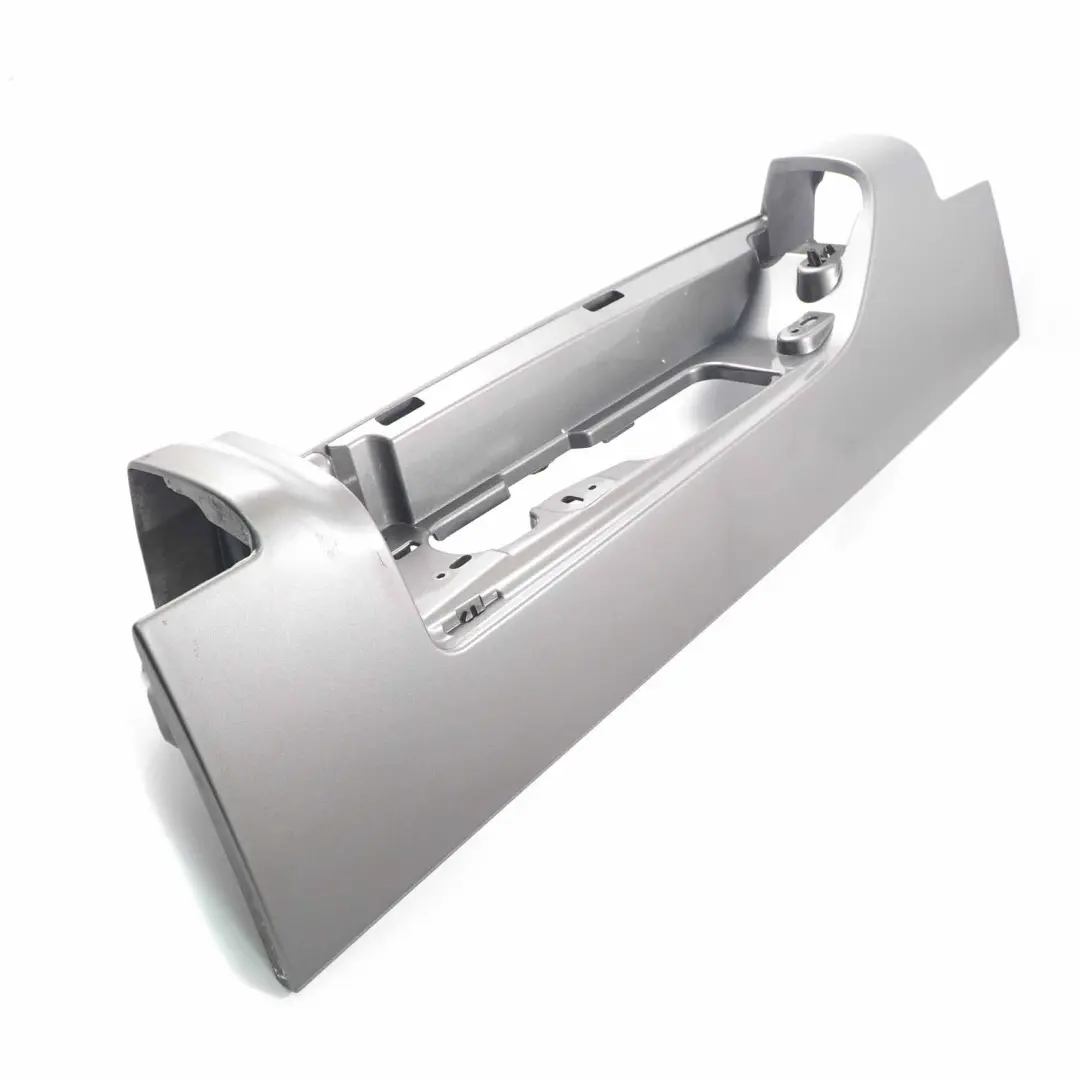 Lamp frame Couvercle garniture feu arrière droit pour Renault Trafic 3 à propos du numéro de pièce 93450970 Renault Trafic 3 Lamp frame Couvercle garniture feu arrière droit - SKU 93450970 - Numéro de pièce 93450970