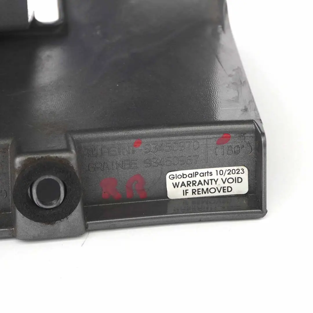 Narożnik Lampy Prawy Tył do Renault Trafic 3 o numerze 93450970 Renault Trafic 3 Narożnik Lampy Prawy Tył - SKU 93450970 - Numer Części 93450970