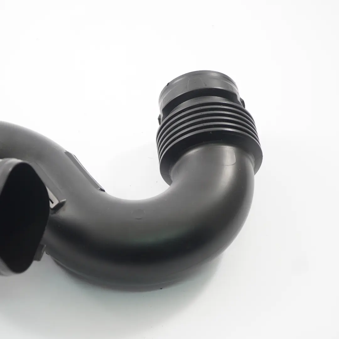 Przewód Rura Dolot Powietrza Diesel do Opel Vivaro B o numerze 93451665 Opel Vivaro B Przewód Rura Dolot Powietrza Diesel - SKU 93451665 - Numer Części 93451665