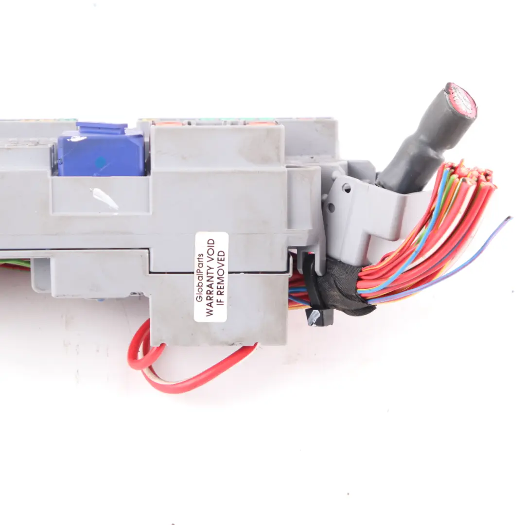 Scatola fusibili BMW F90 G11 G30 Distribuzione 'alimentazione anteriore destra per con numero di parte 9350313 Scatola fusibili BMW F90 G11 G30 Distribuzione 'alimentazione anteriore destra - SKU 9350313 - Numero di parte 9350313