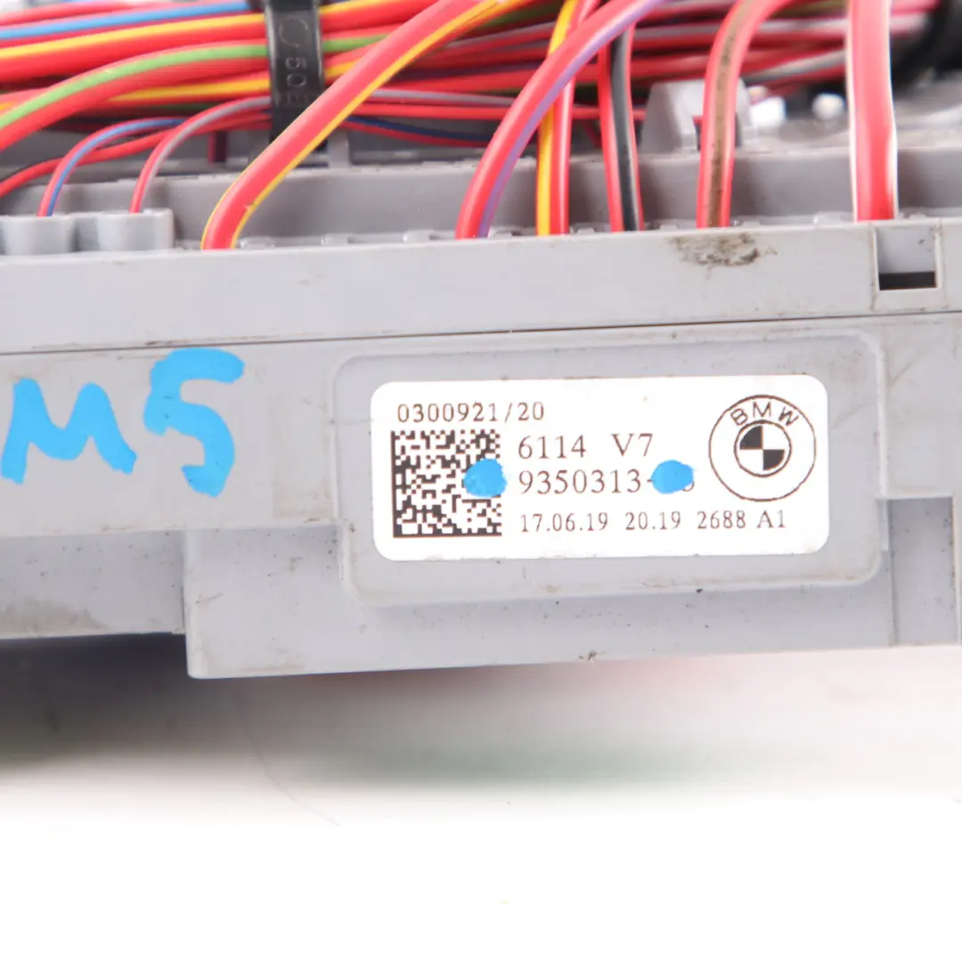 Boîte fusibles BMW F90 G11 G30 Unité distribution d'énergie Avant droite pour à propos du numéro de pièce 9350313 Boîte fusibles BMW F90 G11 G30 Unité distribution d'énergie Avant droite - SKU 9350313 - Numéro de pièce 9350313