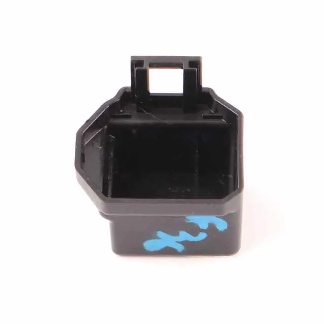 Coperchio relè ventola elettrica per BMW F20 F21 F30 F31 con numero di parte 9353066 BMW F20 F21 F30 F31 Coperchio relè ventola elettrica - SKU 9353066 - Numero di parte 9353066