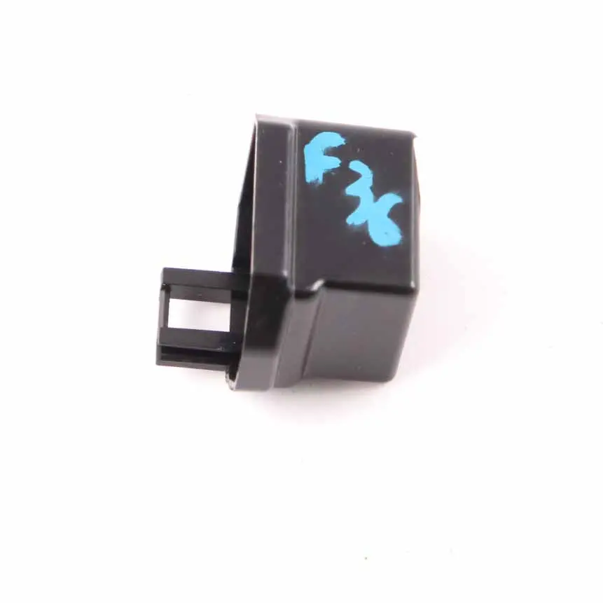 Coperchio relè ventola elettrica per BMW F20 F21 F30 F31 con numero di parte 9353066 BMW F20 F21 F30 F31 Coperchio relè ventola elettrica - SKU 9353066 - Numero di parte 9353066