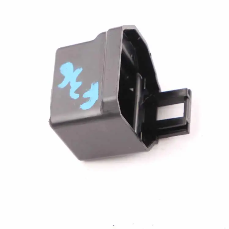 Tapa del relé del ventilador eléctrico para BMW F20 F21 F30 F31 con número de pieza 9353066 BMW F20 F21 F30 F31 Tapa del relé del ventilador eléctrico - SKU 9353066 - Número de pieza 9353066