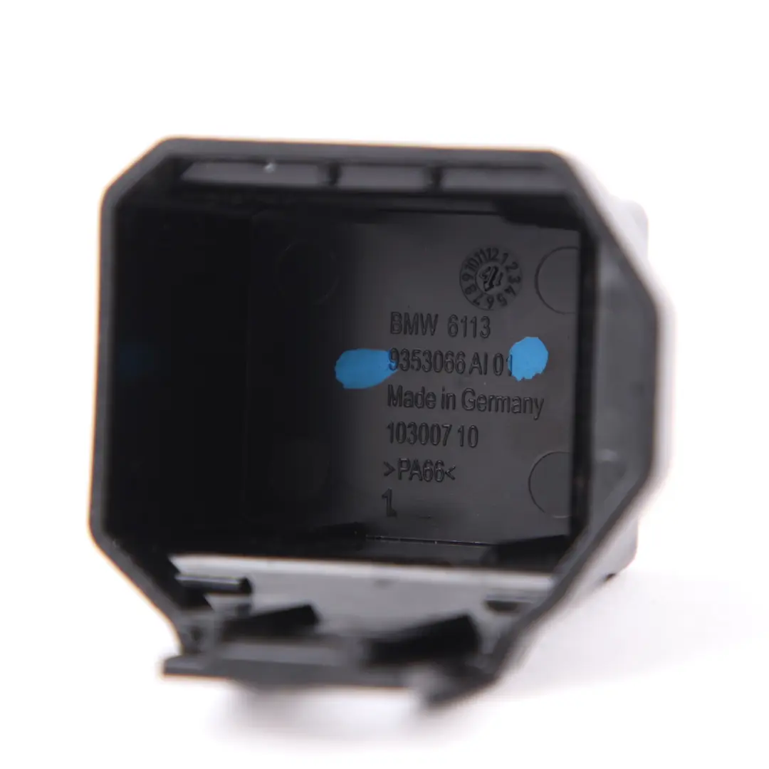 Coperchio relè ventola elettrica per BMW F20 F21 F30 F31 con numero di parte 9353066 BMW F20 F21 F30 F31 Coperchio relè ventola elettrica - SKU 9353066 - Numero di parte 9353066