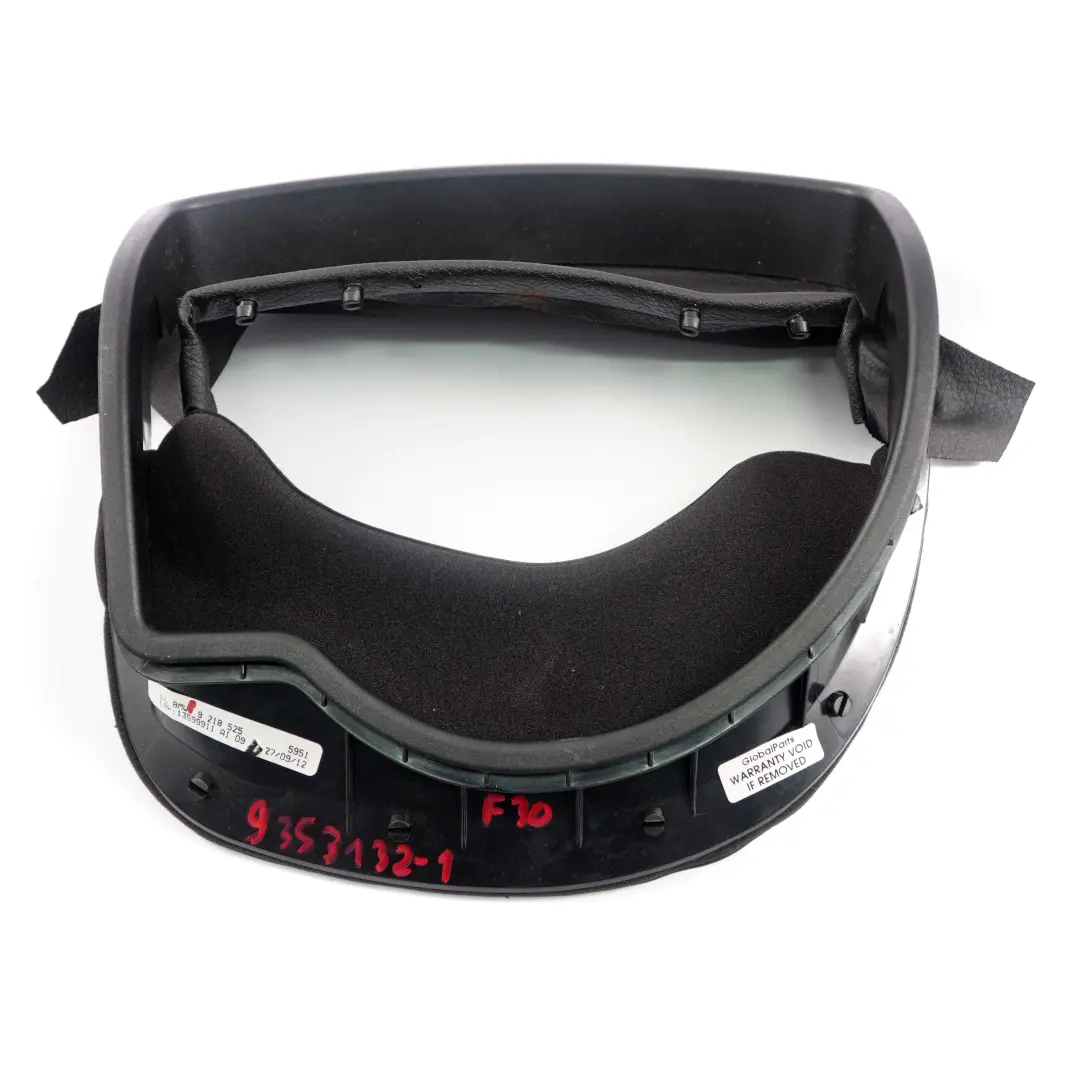 Pannello Di Rivestimento Fessura Del Piantone Sterzo per BMW F30 F31 F32 F33 con numero di parte 9353132 BMW F30 F31 F32 F33 Pannello Di Rivestimento Fessura Del Piantone Sterzo - SKU 9353132-1 - Numero di parte 9353132