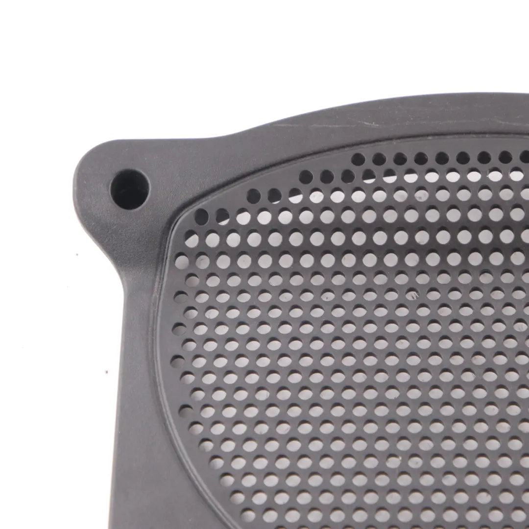 Cache Haut parleur BMW G30 G31 haut parleur graves avant gauche droite pour à propos du numéro de pièce 9355524 Cache Haut parleur BMW G30 G31 haut parleur graves avant gauche droite - SKU 9355524 - Numéro de pièce 9355524