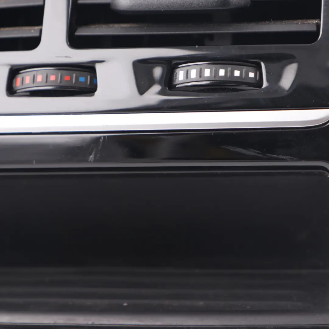 Grille d'aération BMW G30 G31 G32 GT Console centrale arrière pour à propos du numéro de pièce 9357865 Grille d'aération BMW G30 G31 G32 GT Console centrale arrière - SKU 9357865 - Numéro de pièce 9357865