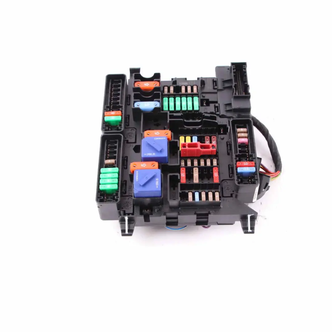 Skrzynka Bezpieczników Elektrycznych do BMW F40 F48 Mini F56 o numerze 9360501 BMW F40 F48 Mini F56 Skrzynka Bezpieczników Elektrycznych - SKU 9360501-2 - Numer Części 9360501