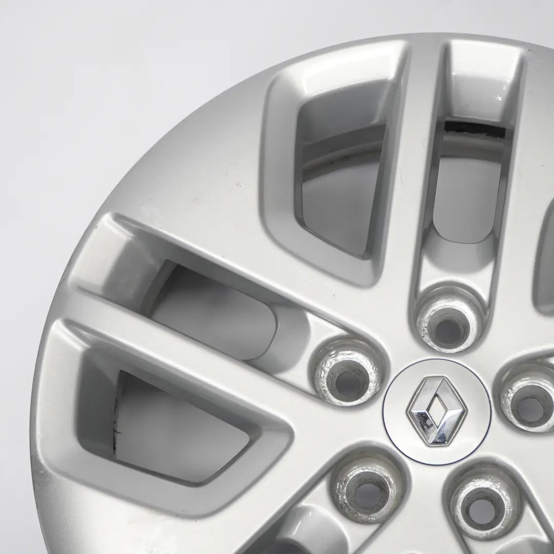 Jante argentée en alliage 17" ET:50 6J pour Renault Trafic 3 à propos du numéro de pièce 93866154 Renault Trafic 3 Jante argentée en alliage 17" ET:50 6J - SKU 93866154-1 - Numéro de pièce 93866154