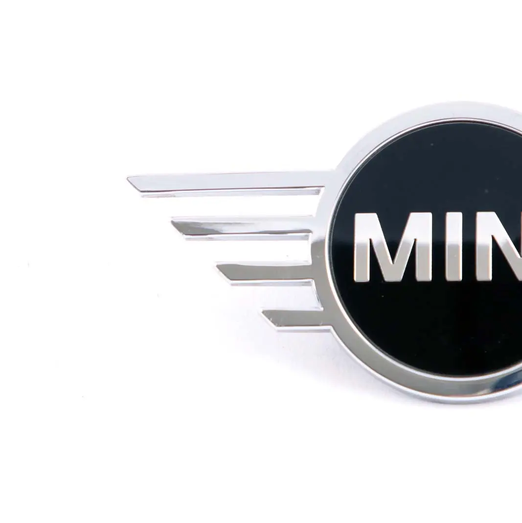 Portellone posteriore Coperchio Emblema Cromato per Mini F60 Countryman con numero di parte 9447810 Mini F60 Countryman Portellone posteriore Coperchio Emblema Cromato - SKU 9447810 - Numero di parte 9447810