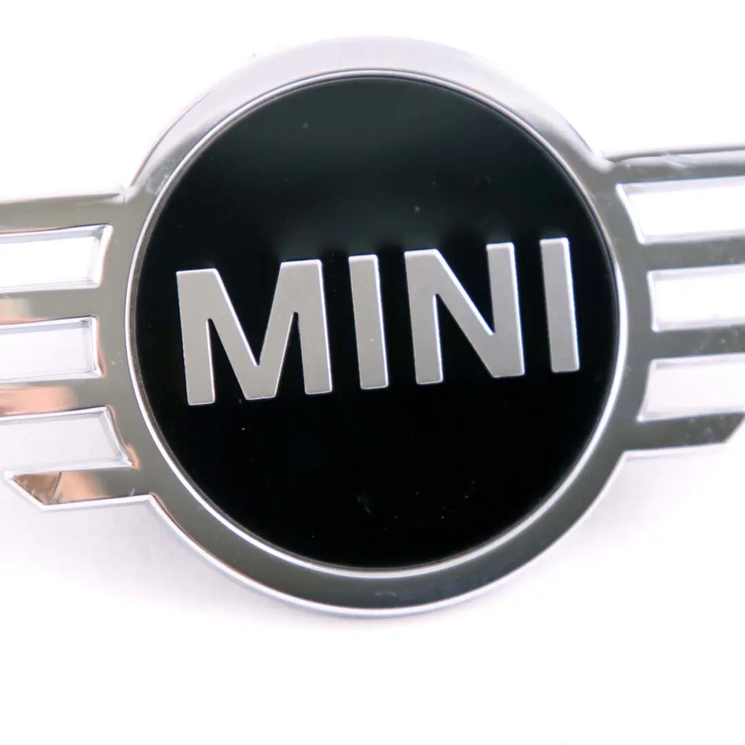 Portellone posteriore Coperchio Emblema Cromato per Mini F60 Countryman con numero di parte 9447810 Mini F60 Countryman Portellone posteriore Coperchio Emblema Cromato - SKU 9447810 - Numero di parte 9447810
