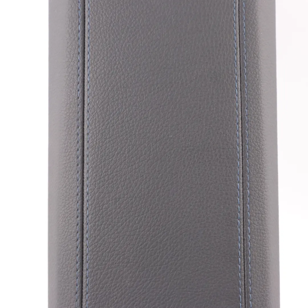 Console Centrale Accoudoir Cuir Dakota Noir Surpiqûres Bleues pour BMW F40 à propos du numéro de pièce 9460090 BMW F40 Console Centrale Accoudoir Cuir Dakota Noir Surpiqûres Bleues - SKU 9460090 - Numéro de pièce 9460090