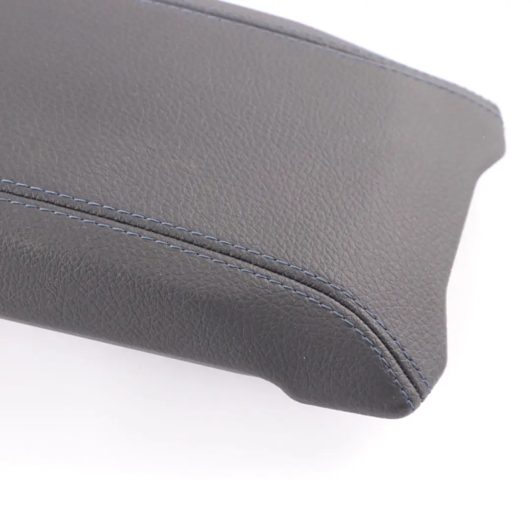Mittelkonsole Armlehne Miko Leder Dakota schwarz blau genäht für BMW F40 mit Teilenummer 9460090 BMW F40 Mittelkonsole Armlehne Miko Leder Dakota schwarz blau genäht - SKU 9460090 - Teilenummer 9460090