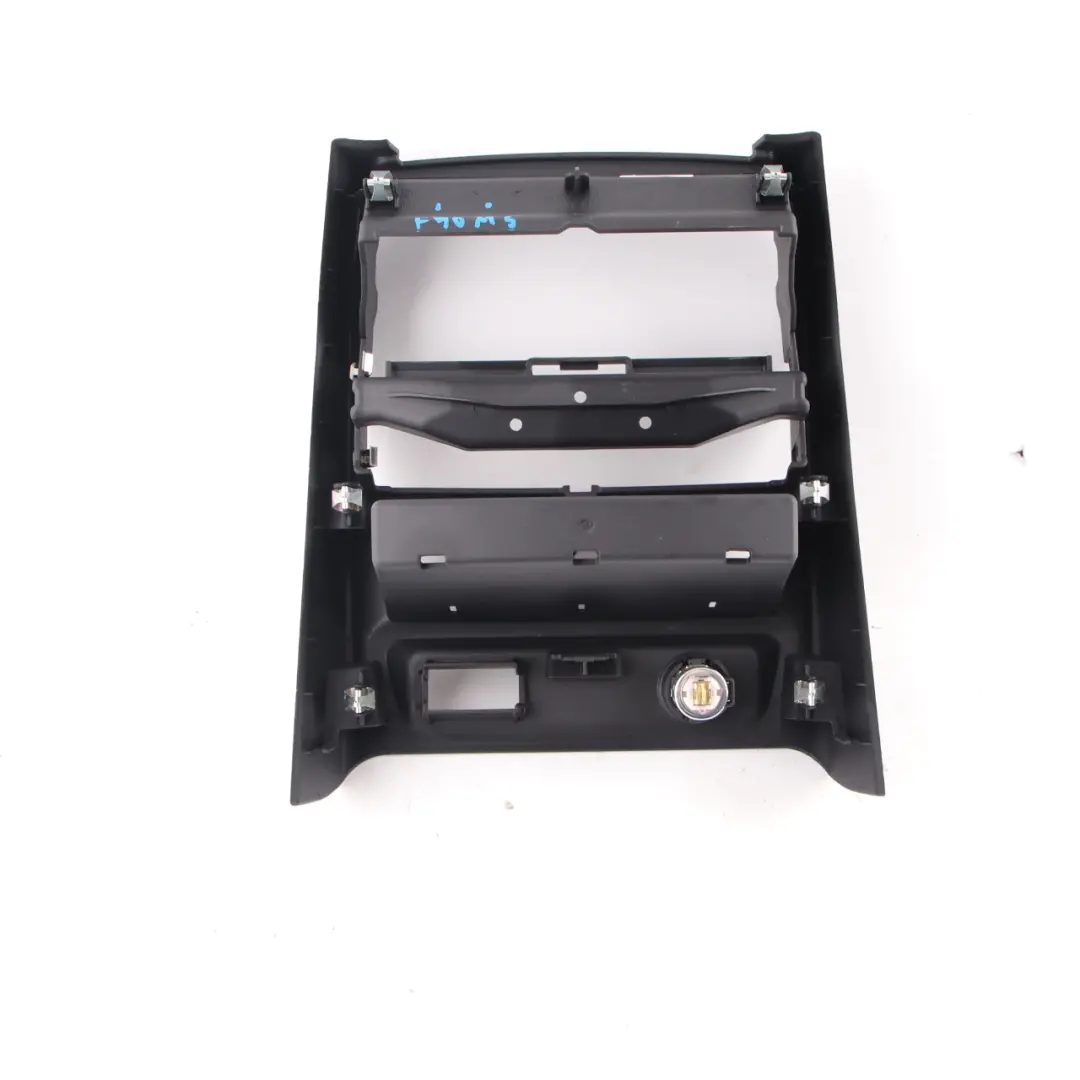 Centre Console BMW G30 G31 Air Vent Cover Covering Panel Black 9493421 to Rear with Part number 9461760 Rear Centre Console BMW G30 G31 Air Vent Cover Covering Panel Black 9493421 - SKU 9461760 - Part number 9461760