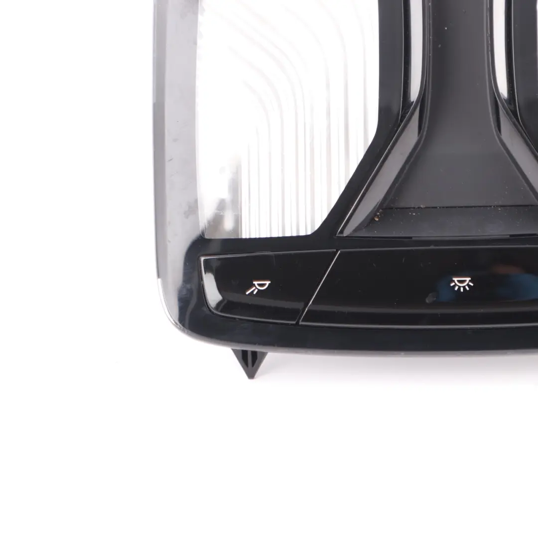 Lampka Podsufitki SoS Czarny Wysoki Połysk do BMW G30 G31 F90 o numerze 9472162 BMW G30 G31 F90 Lampka Podsufitki SoS Czarny Wysoki Połysk - SKU 9472162 - Numer Części 9472162