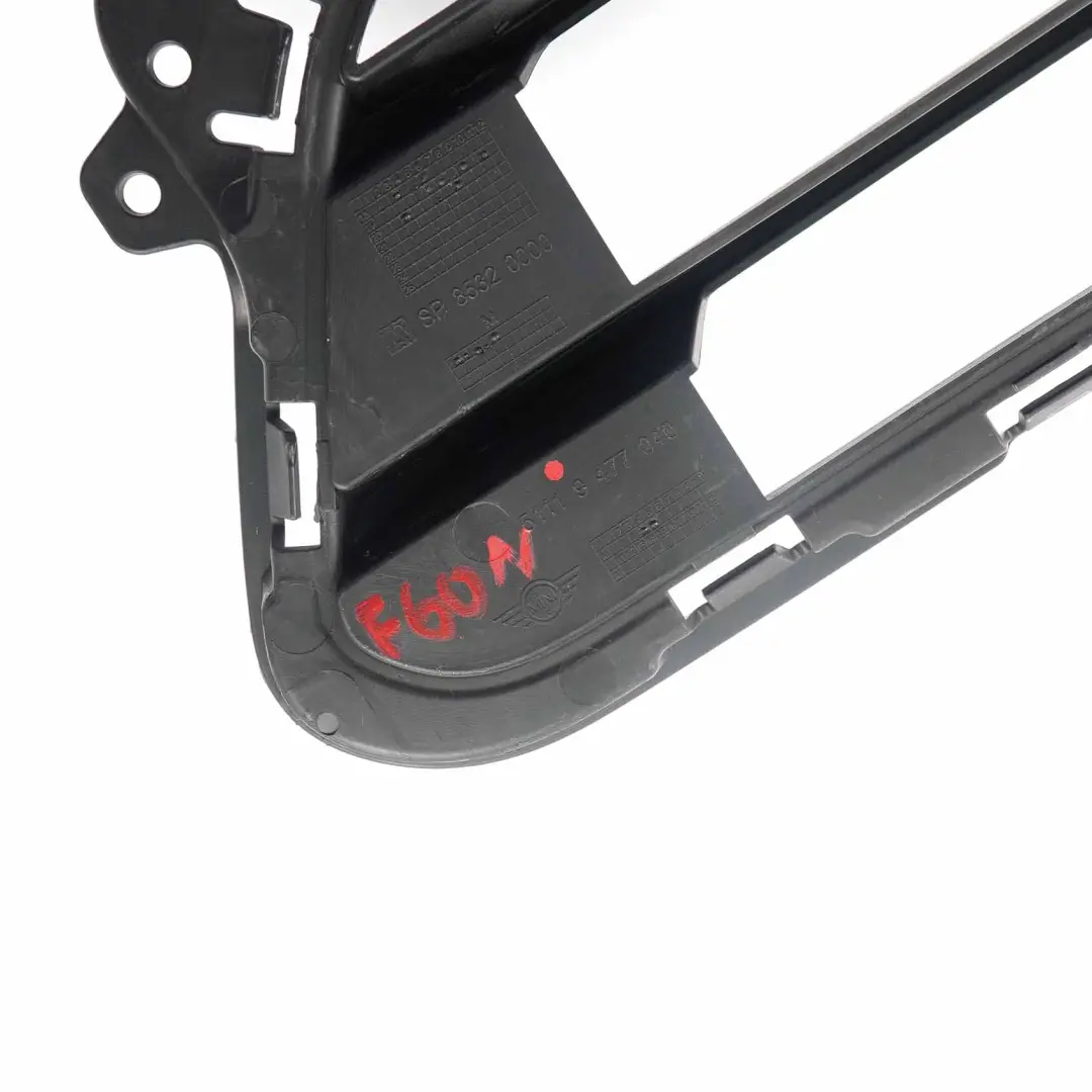 Pare-chocs avant Countryman Grille d'aeration centrale pour Mini F60 LCI à propos du numéro de pièce 9477040 Mini F60 LCI Pare-chocs avant Countryman Grille d'aeration centrale - SKU 9477040 - Numéro de pièce 9477040