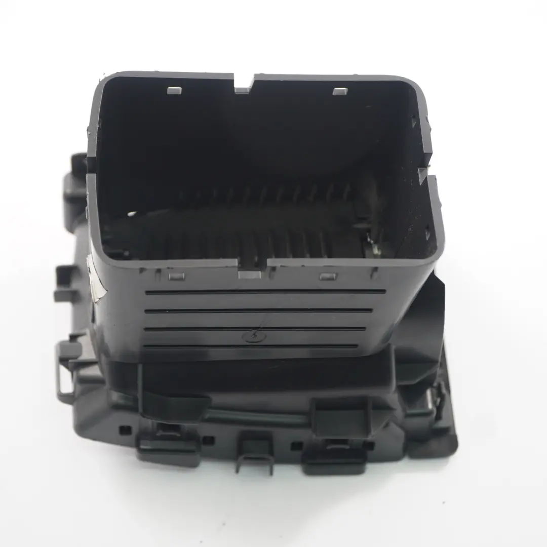 Bouche d'aération Tableau de bord Grille centrale gauche pour Opel Vivaro B à propos du numéro de pièce 95517494 Opel Vivaro B Bouche d'aération Tableau de bord Grille centrale gauche - SKU 95517494 - Numéro de pièce 95517494