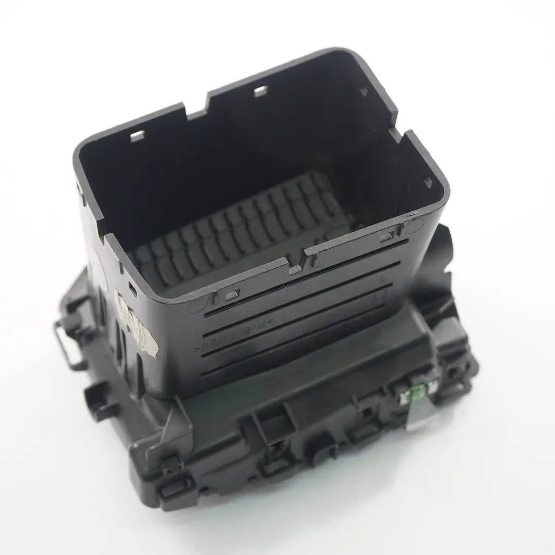 Vent Dashboard Dash Right O/S Centre Grille to Vauxhall Vivaro B Air with Part number 95517495 Vauxhall Vivaro B Air Vent Dashboard Dash Right O/S Centre Grille - SKU 95517495 - Part number 95517495