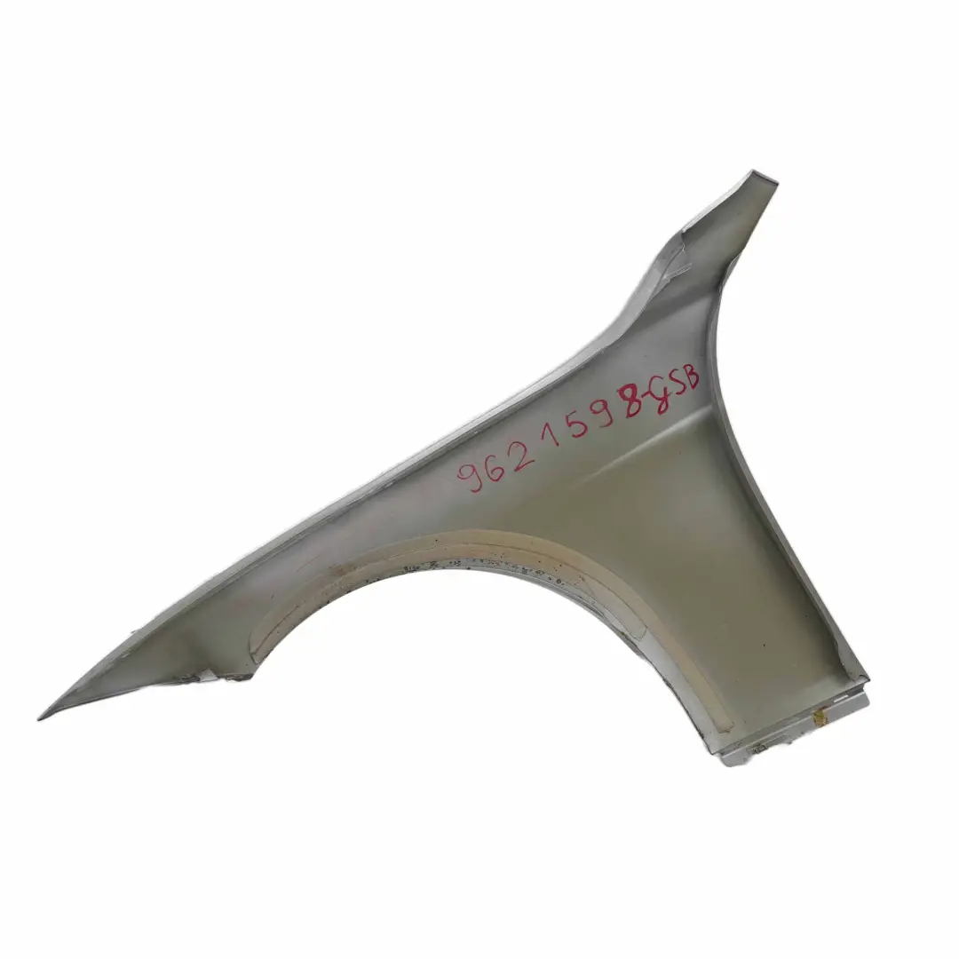 Panel lateral ala guardabarros delantero derecho Glacier Silver A83 para BMW F30 F31 con número de pieza 9621598 BMW F30 F31 Panel lateral ala guardabarros delantero derecho Glacier Silver A83 - SKU 9621598-GSB1 - Número de pieza 9621598