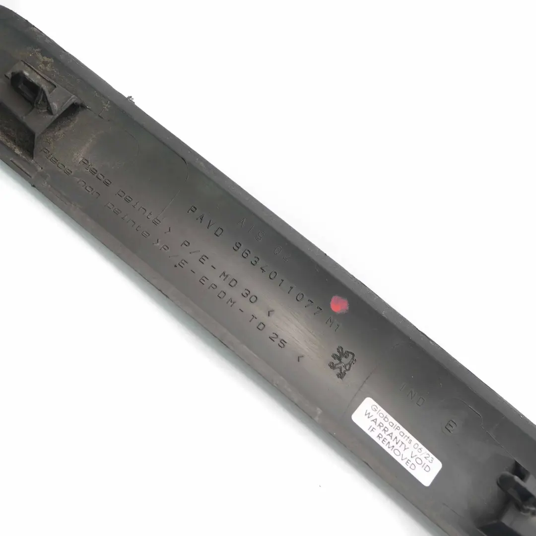 Peugeot 307 Embellecedor puerta delantera derecha decorativo - SKU 9634011077 - Número de pieza 9634011077