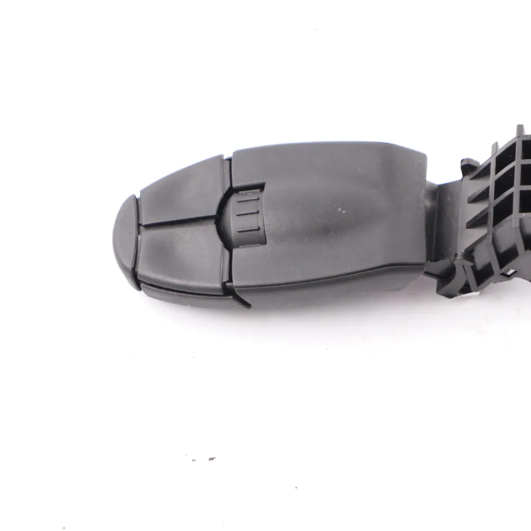 Manetka Przełąćznik Sterowanie Radiem do Peugeot 308 o numerze 9641796480 Peugeot 308 Manetka Przełąćznik Sterowanie Radiem - SKU 9641796480 - Numer Części 9641796480