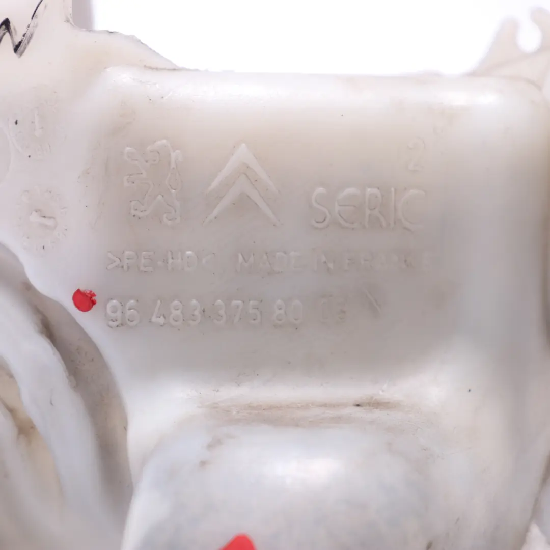 Bouteille de lave-glace Réservoir pour Peugeot 207 à propos du numéro de pièce 964833758003 Peugeot 207 Bouteille de lave-glace Réservoir - SKU 6431F3 - Numéro de pièce 964833758003