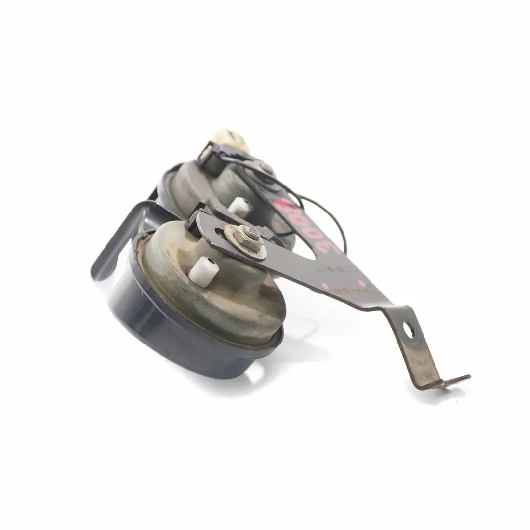 Señal de Doble Bocina Fanfarria Tono Alto Bajo para Peugeot 3008 con número de pieza 9657476680 Peugeot 3008 Señal de Doble Bocina Fanfarria Tono Alto Bajo - SKU 9657476680 - Número de pieza 9657476680