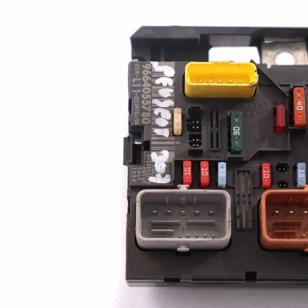 Caja de fusibles BSM Módulo de unidad de control para Peugeot 307 con número de pieza 9664055780 Peugeot 307 Caja de fusibles BSM Módulo de unidad de control - SKU 9664055780 - Número de pieza 9664055780