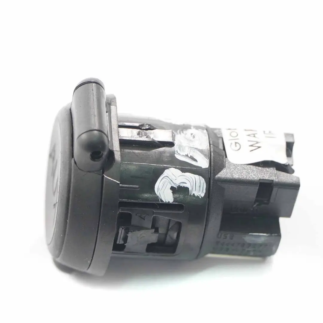 USB AUX Stecker Schnittstelle Adapter Port Buchse für Peugeot 3008 mit Teilenummer 96647952XT Peugeot 3008 USB AUX Stecker Schnittstelle Adapter Port Buchse - SKU 96647952XT - Teilenummer 96647952XT