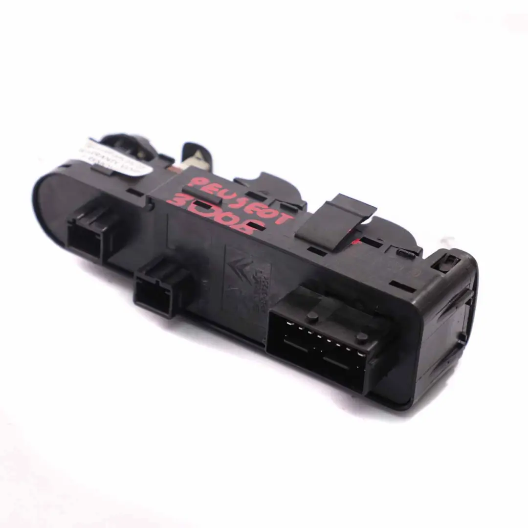 Interruttore alzacristalli controllo specchio lato guida per Peugeot 3008 con numero di parte 96650620ZD Peugeot 3008 Interruttore alzacristalli controllo specchio lato guida - SKU 96650620ZD - Numero di parte 96650620ZD