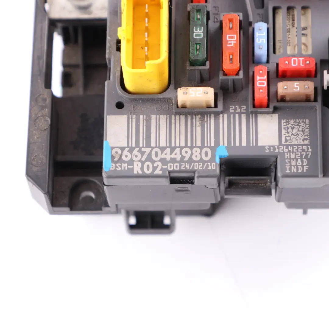 Fuse Box Citroen C4 Peugeot 3008 BSM Control Unit Module to with Part number 9667044980 Fuse Box Citroen C4 Peugeot 3008 BSM Control Unit Module - SKU 9667044980 - Part number 9667044980