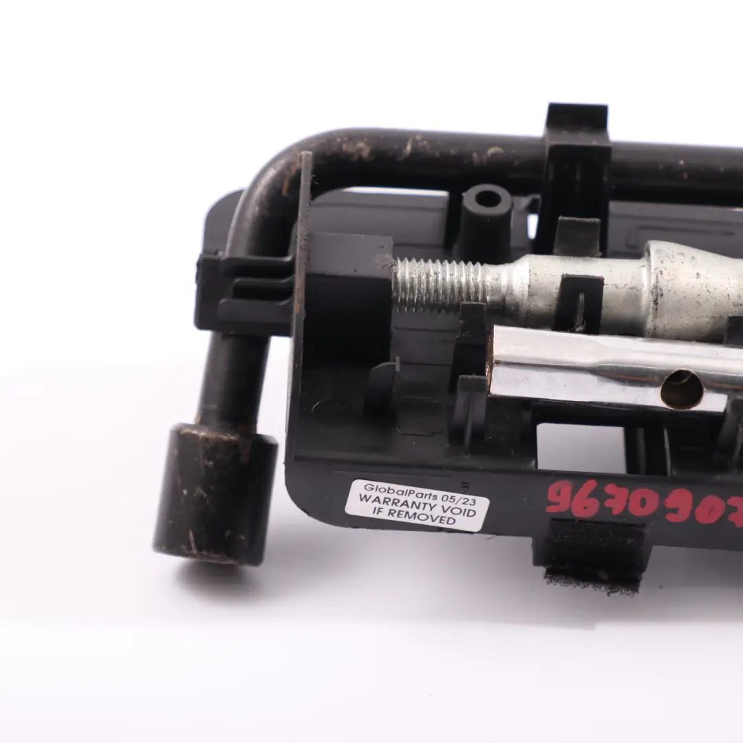 Citroen Berlingo Peugeot Partner Werkzeugsatz Schrauben Haken für mit Teilenummer 9670907580 Citroen Berlingo Peugeot Partner Werkzeugsatz Schrauben Haken - SKU 9670907580 - Teilenummer 9670907580