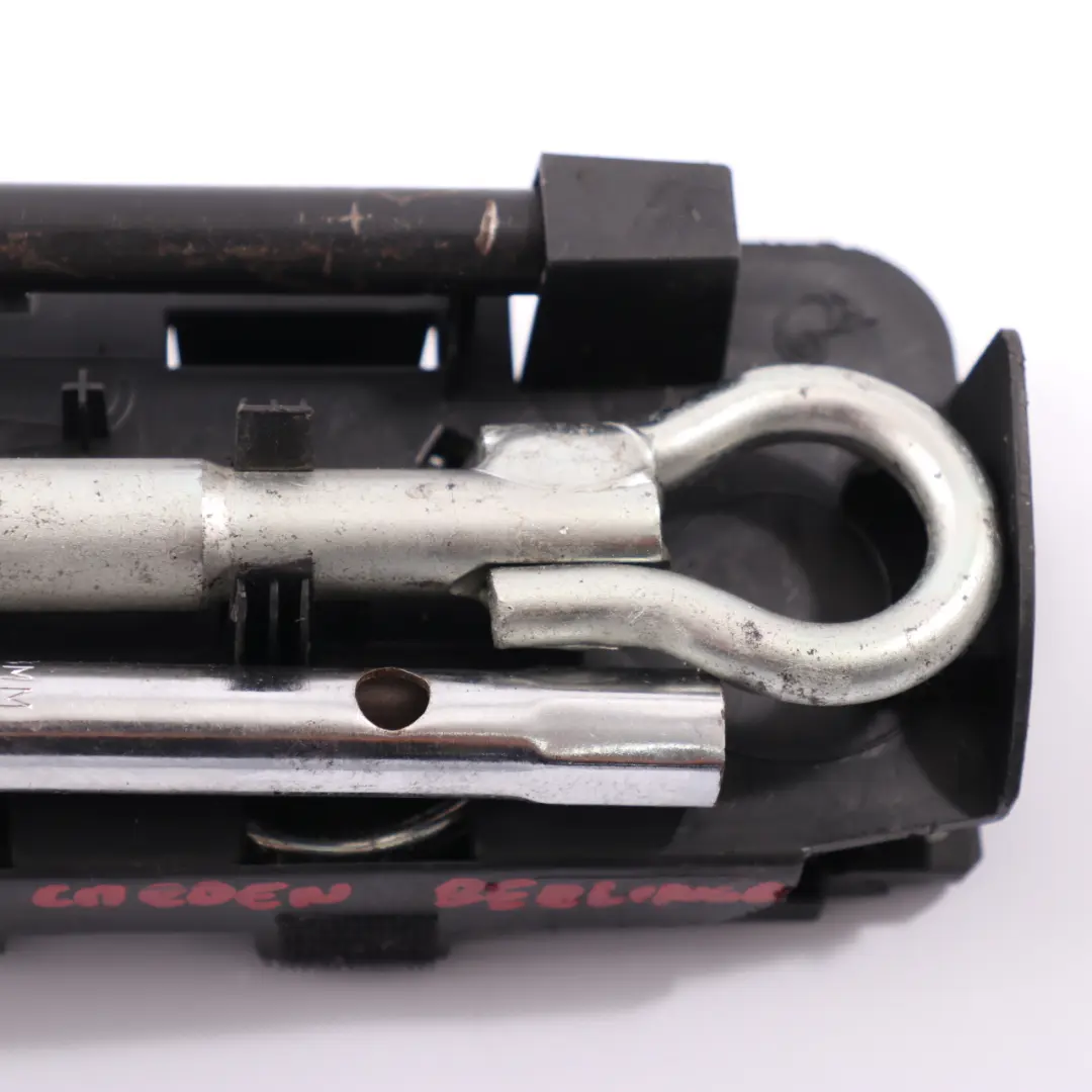 Citroen Berlingo Peugeot Partner Werkzeugsatz Schrauben Haken für mit Teilenummer 9670907580 Citroen Berlingo Peugeot Partner Werkzeugsatz Schrauben Haken - SKU 9670907580 - Teilenummer 9670907580