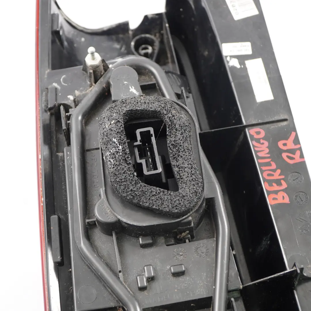  Citroen Berlingo Luz Trasera Luz Trasera Derecha Panel Lateral - SKU 9672205480 - Número de pieza 9672205480