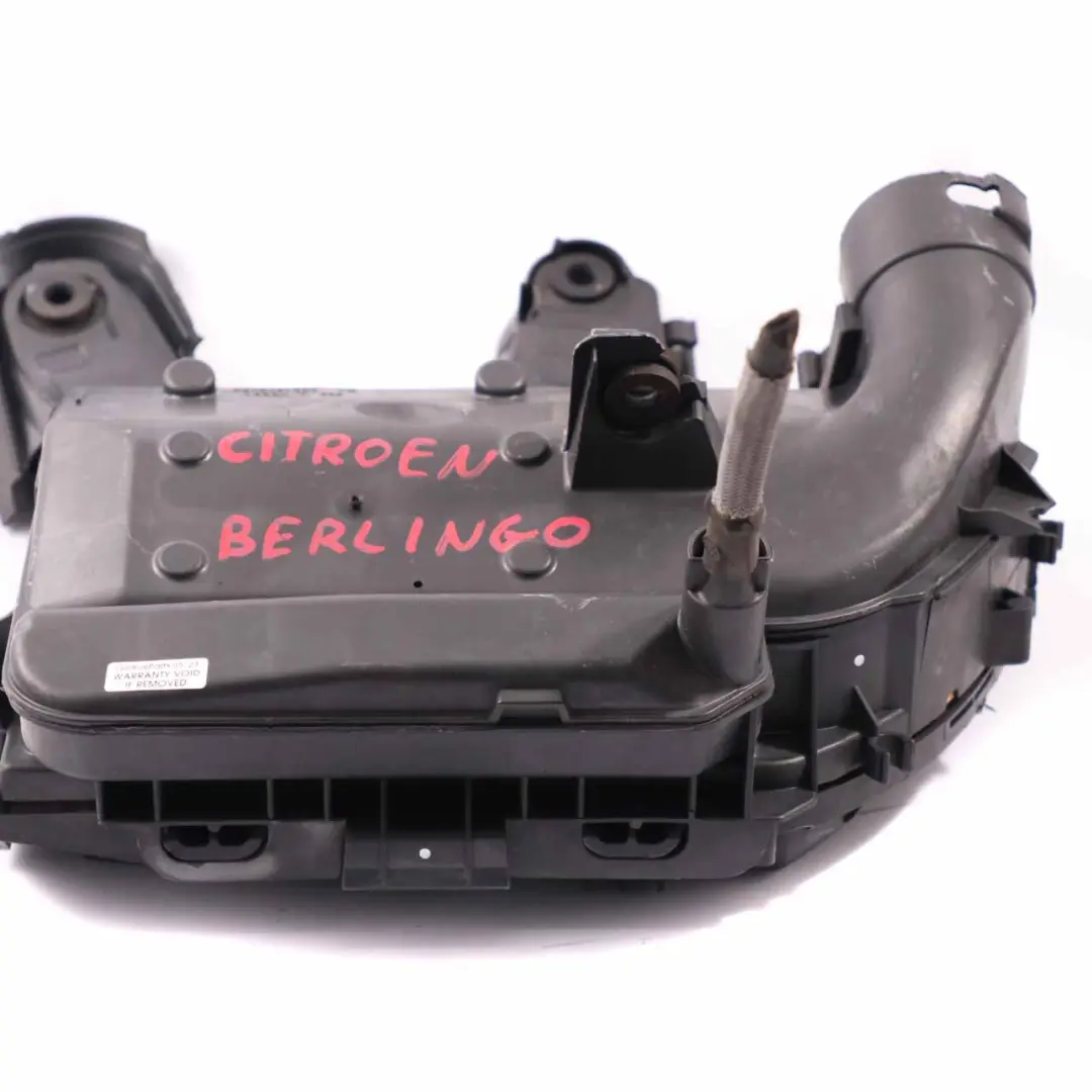 Citroen Berlingo Obudowa Filtra Powietrza do o numerze 9673061080 Citroen Berlingo Obudowa Filtra Powietrza - SKU 9673061080 - Numer Części 9673061080