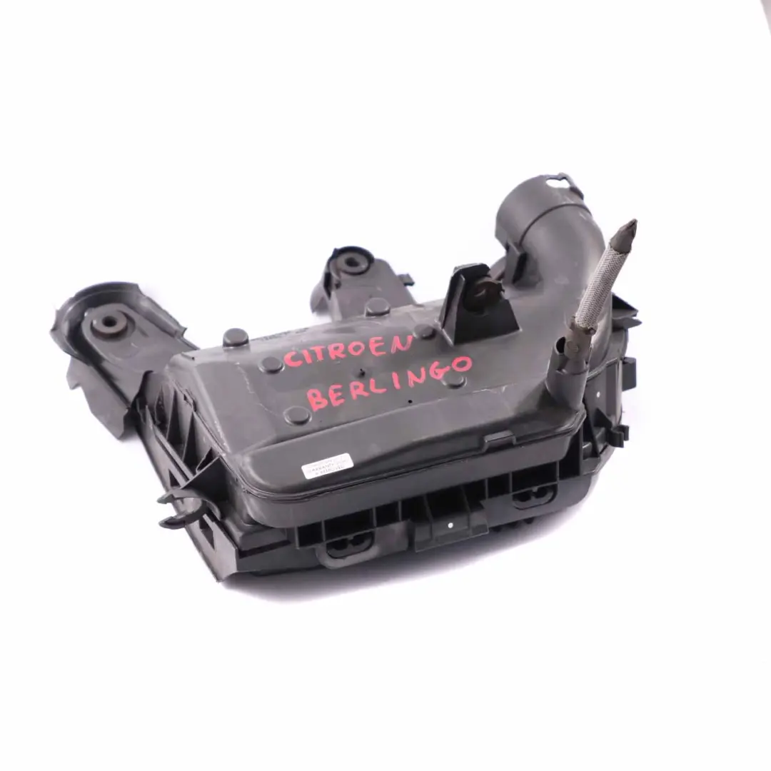 Alloggiamento filtro aria Citroen Berlingo Coperchio scatola aspirazione per con numero di parte 9673061080 Alloggiamento filtro aria Citroen Berlingo Coperchio scatola aspirazione - SKU 9673061080 - Numero di parte 9673061080