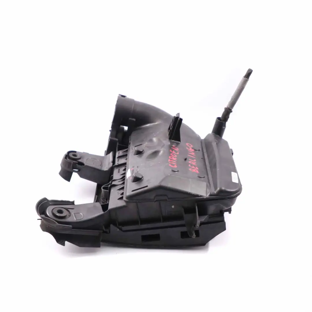 Citroen Berlingo Obudowa Filtra Powietrza do o numerze 9673061080 Citroen Berlingo Obudowa Filtra Powietrza - SKU 9673061080 - Numer Części 9673061080