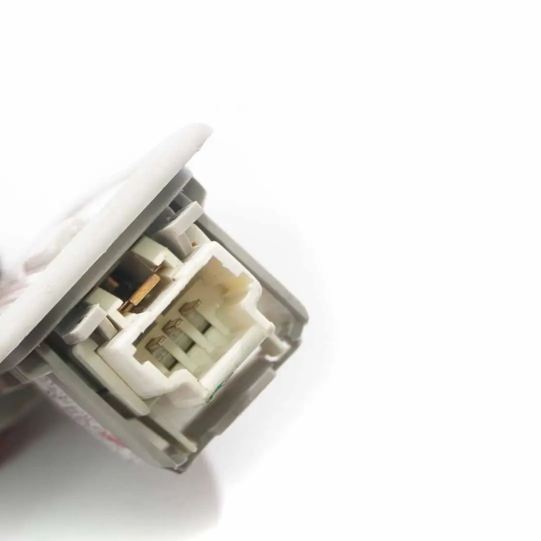 Lampka Podsufitki do Peugeot 3008 o numerze 9674191077 Peugeot 3008 Lampka Podsufitki - SKU 9674191077 - Numer Części 9674191077